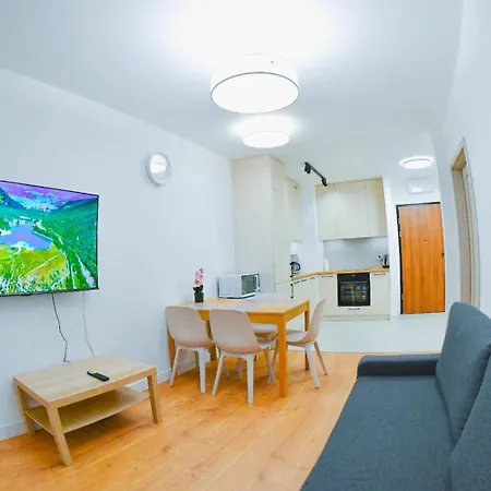 Elegant Two-Room Apartment, City Center, Balcony ,Sleeps 4 Krasków Eksteriør bilde