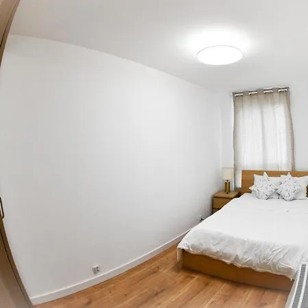 Elegant Two-Room Apartment, City Center, Balcony ,Sleeps 4 Krasków Eksteriør bilde