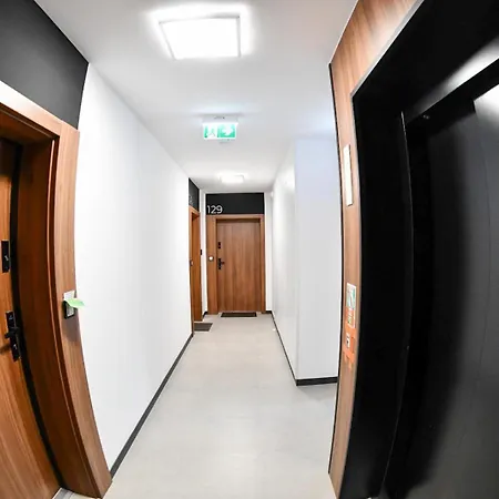 Elegant Two-Room Apartment, City Center, Balcony ,Sleeps 4 Krasków Eksteriør bilde