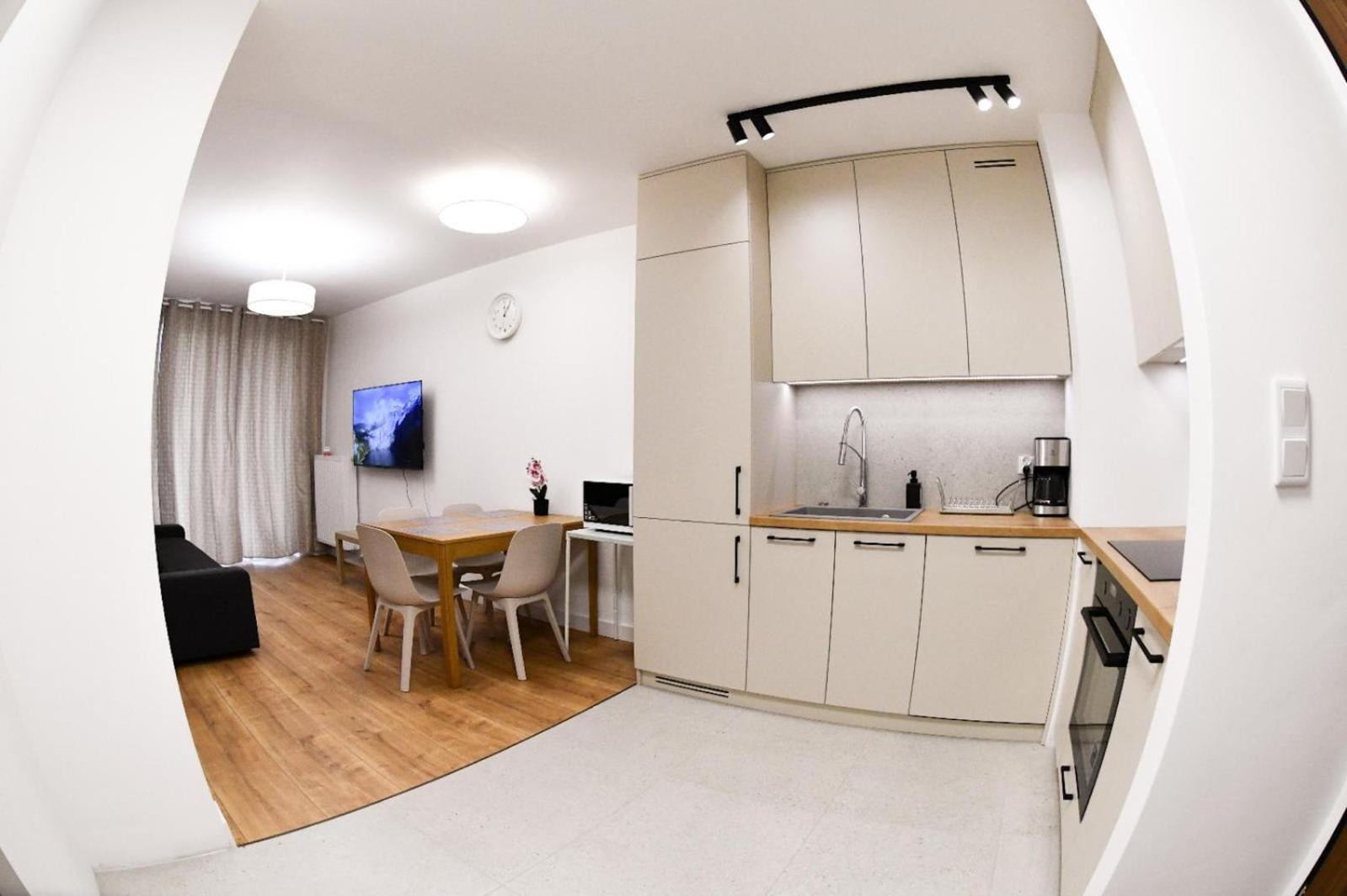 Апартаменти Elegant Two-room Apartment, Center, Balcony ,sleeps 4