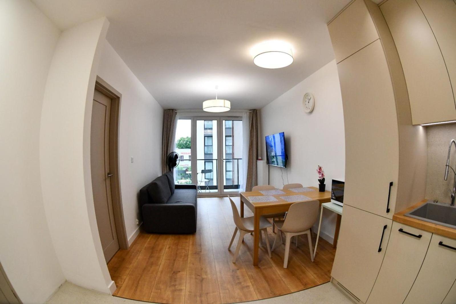 Elegant Two-room Apartment, Center, Balcony ,sleeps 4 Апартаменти *
