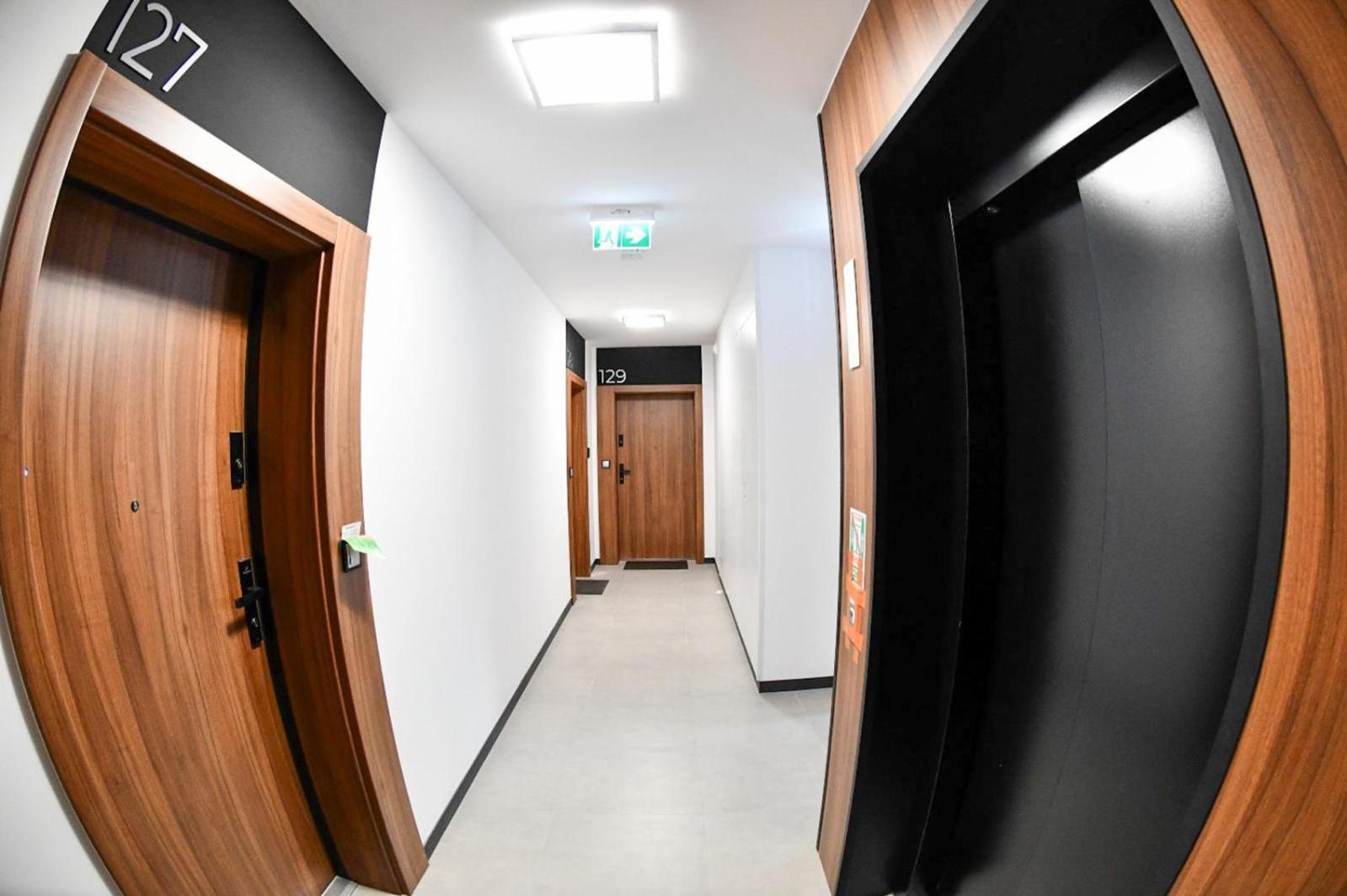 Elegant Two-room Apartment, Center, Balcony ,sleeps 4 Апартаменти *