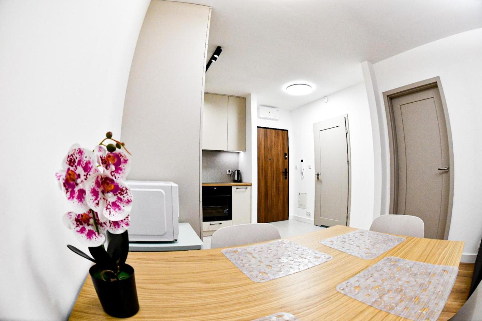 Elegant Two-room Apartment, Center, Balcony ,sleeps 4 Апартаменти Краків